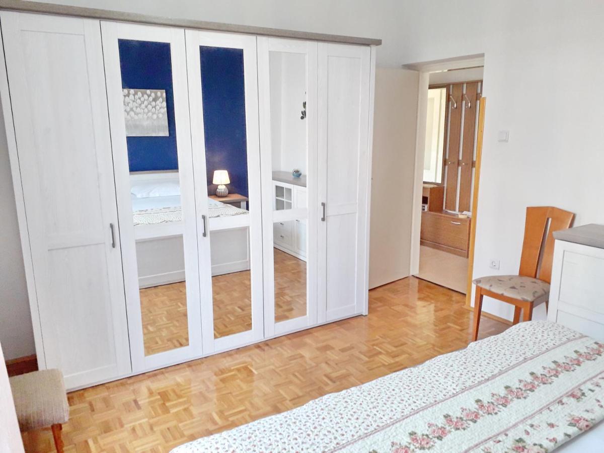 Apartments J&R Babara Биоград на Мору Екстериор снимка