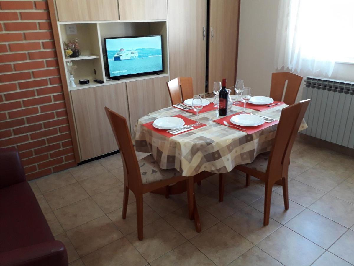 Apartments J&R Babara Биоград на Мору Екстериор снимка