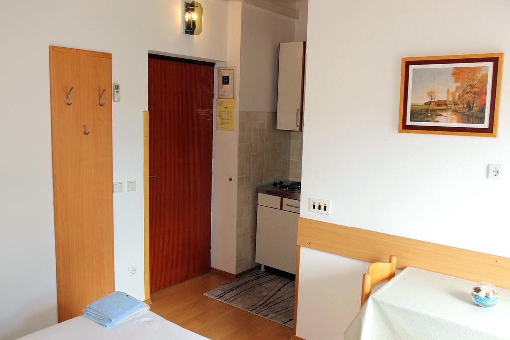 Apartments J&R Babara Биоград на Мору Екстериор снимка